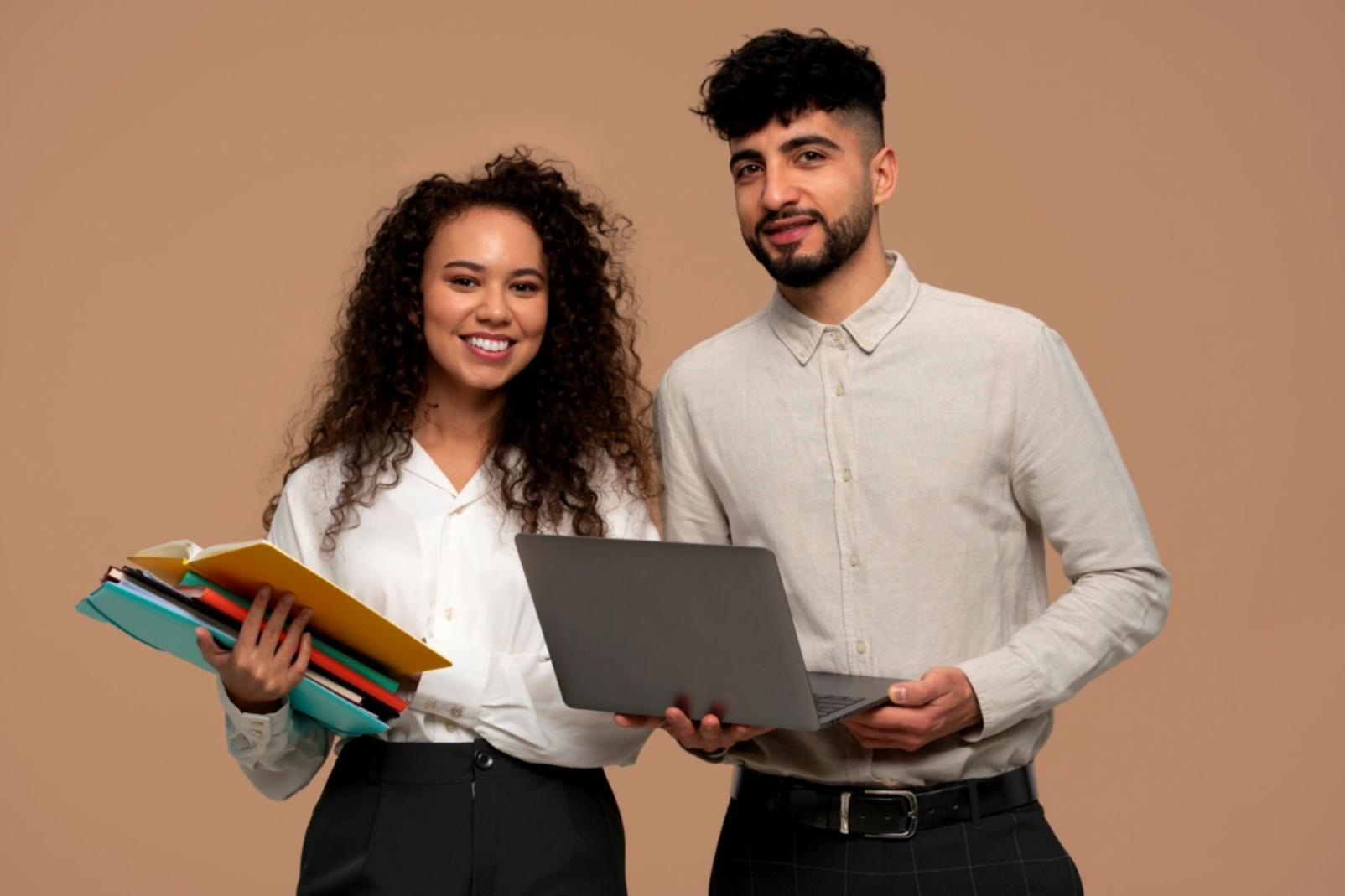 Contoh spreadsheet model keuangan dengan formula dan proyeksi