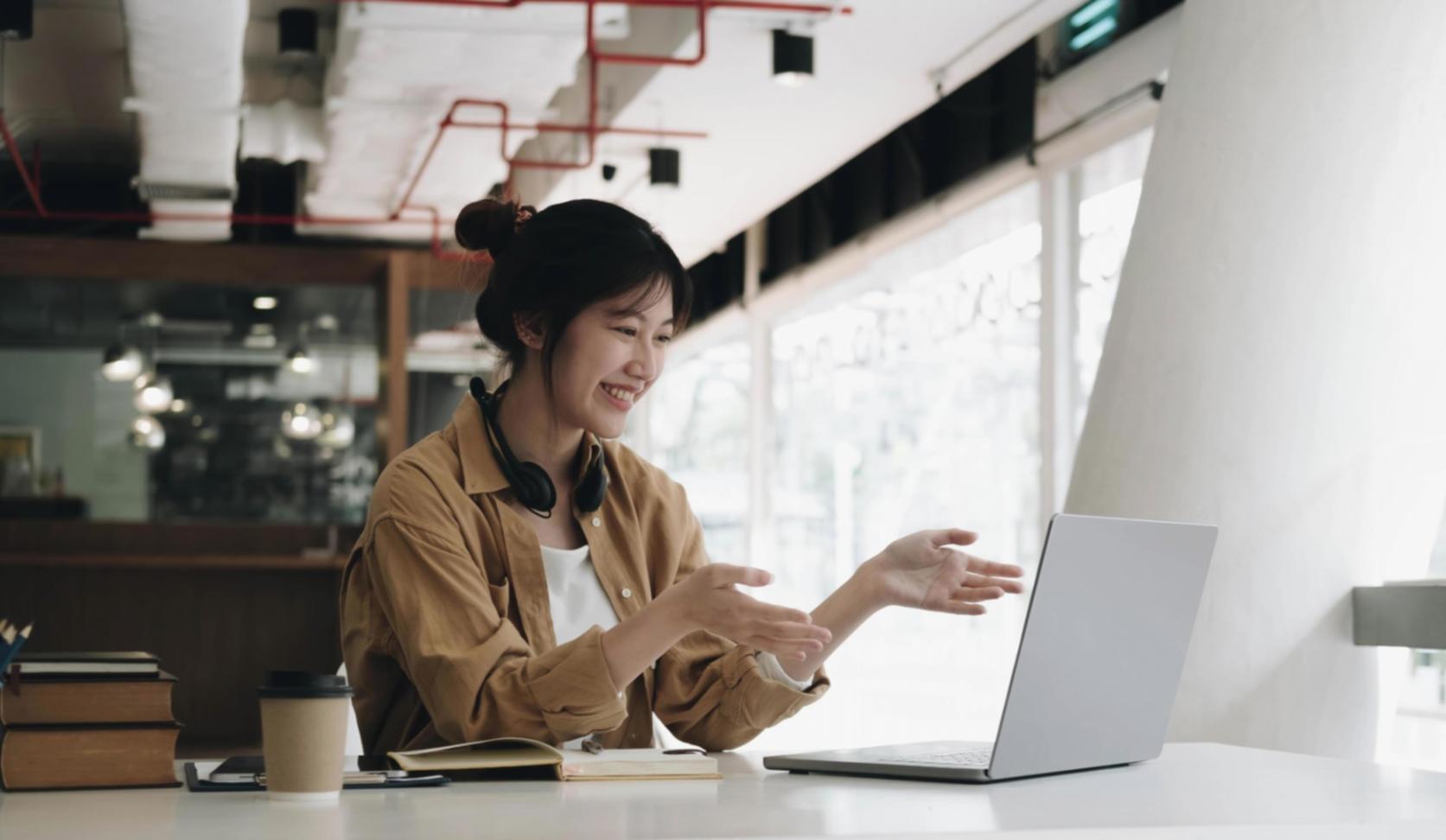 Sesi praktik pemodelan keuangan dengan guidance langsung dari mentor berpengalaman