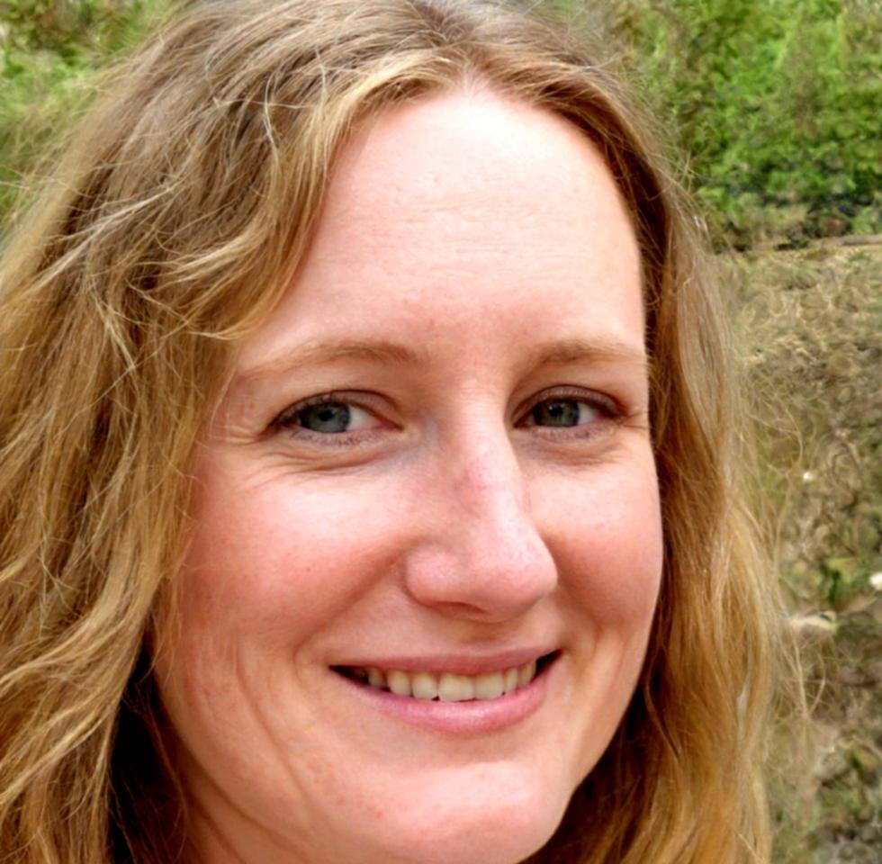 Dewi Anggraini - Program Coordinator yang membantu proses pendaftaran